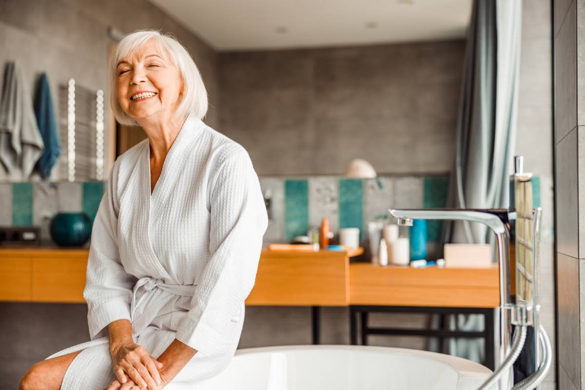 Tips For Dignified And Gentle Bathing For Your Elderly Loved One