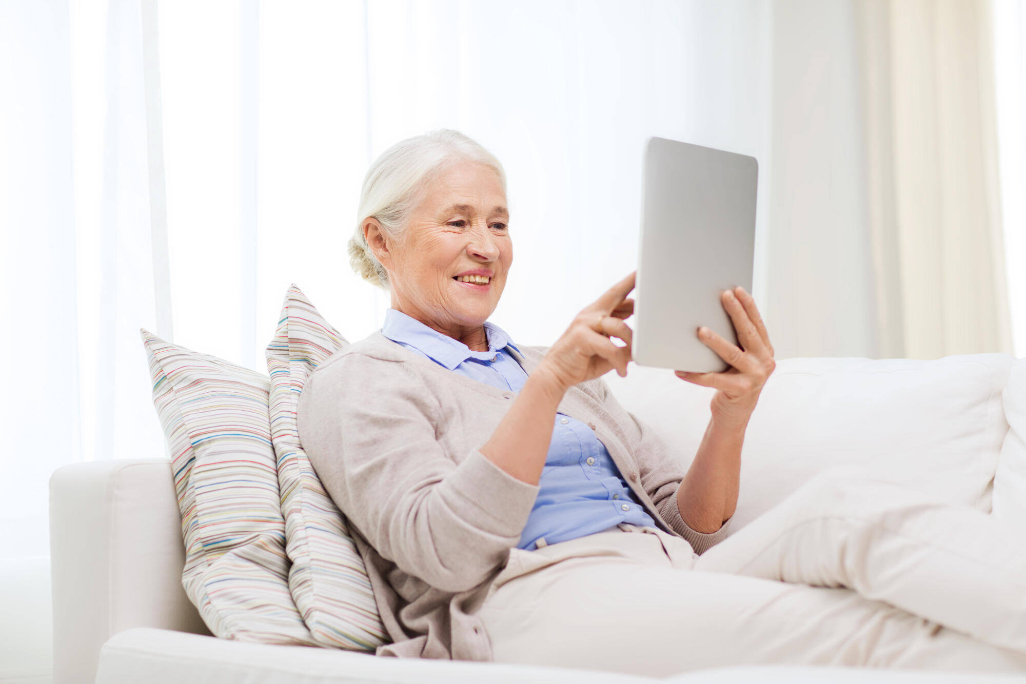 Social Media Basics for Seniors: A Beginner's Guide